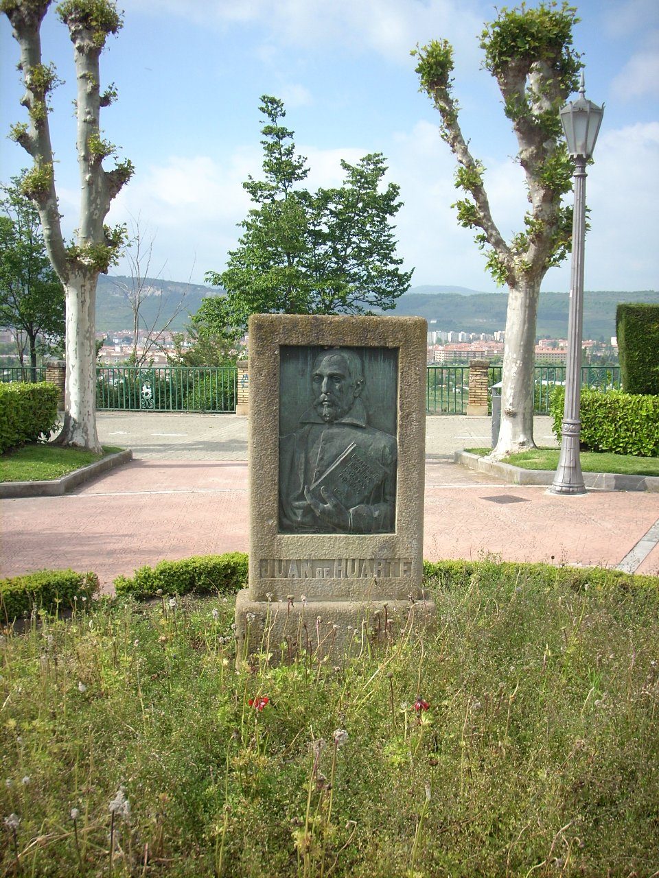 Juan Huarte de San Juan s monument, Pamplona, Spain (4).JPG